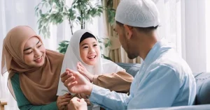 Orang tua sedang berdoa untuk anak perempuan mereka setelah salat fardhu